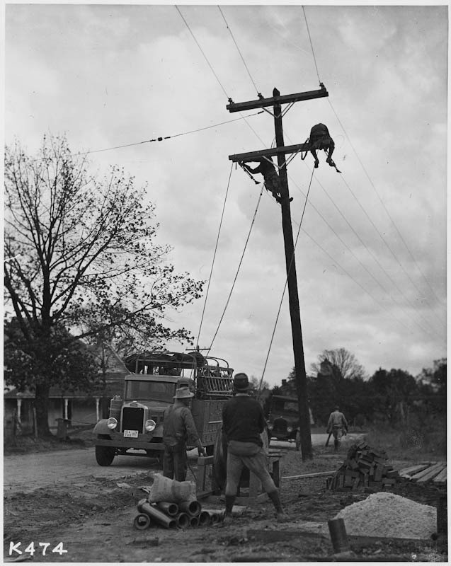 Photo of workers for the Rural Electrification Administration in Kentucky.