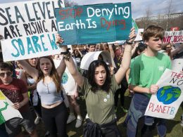 Young demonstrators join the International Youth Climate Strike event at the Capitol in Washington, Friday, March 15, 2019. Photo: J. Scott Applewhite/AP Photo