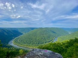 The Grandview Overlook in the New River Gorge National Park offers scenic views like this one of the horseshoe bend. Photo: Colleen Kelly/100 Days in Appalachia