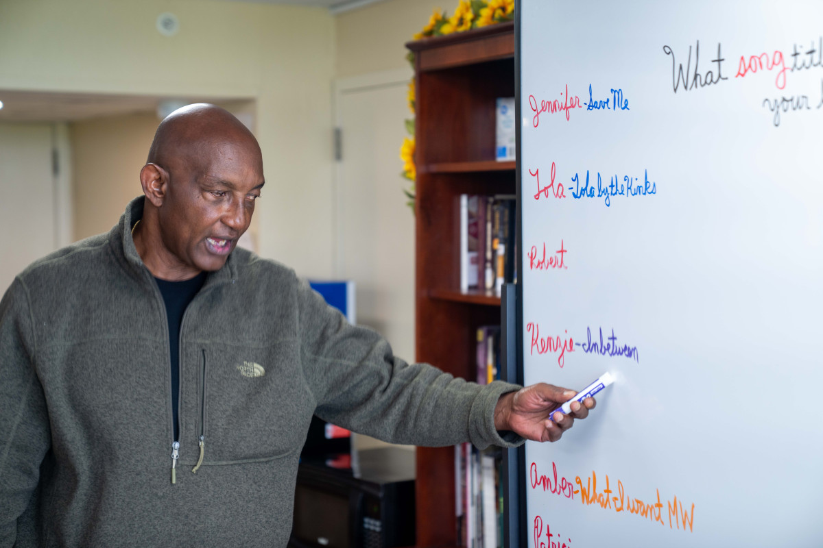 Randall Brown teaches his Addiction Behavioral Awareness program at Lauren’s Wish in Morgantown, W.Va. Photo: Sam Nichols/West Virginia University